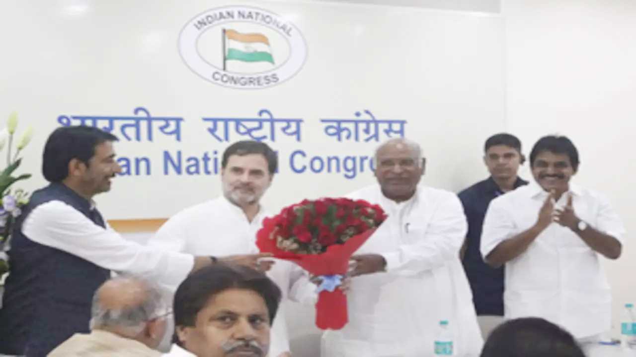 सरकार को महंगाई, रेल हादसे और पेपर लीक पर घेरने की तैयारी में विपक्ष